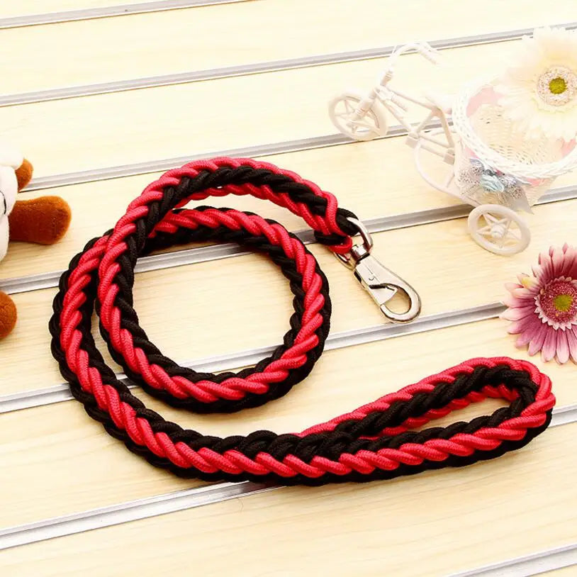 Gentle Giant: Hand-Knitted Nylon Leash for Large Breed Dogs