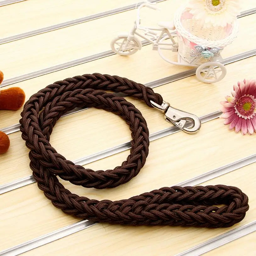 Gentle Giant: Hand-Knitted Nylon Leash for Large Breed Dogs