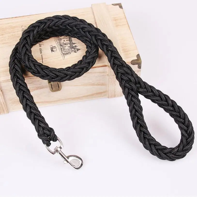 Gentle Giant: Hand-Knitted Nylon Leash for Large Breed Dogs