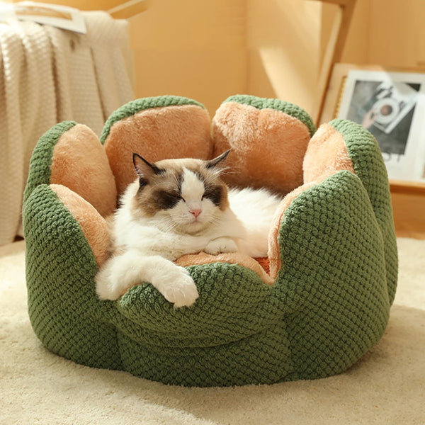 Blossoming Comfort: Flower-Shaped Soft Cat Nest