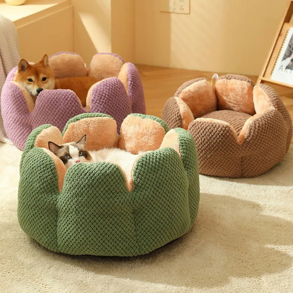 Blossoming Comfort: Flower-Shaped Soft Cat Nest