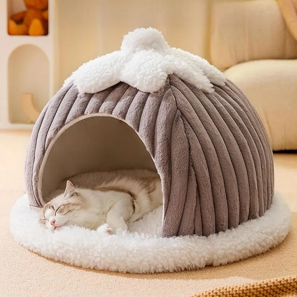 Winter Retreat: Cozy Pet House for Small Dogs and Cats
